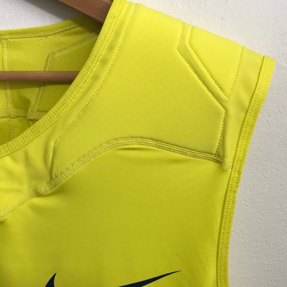 Nike Sleeveless Padded Shirt for Football - Picture 5 of 7